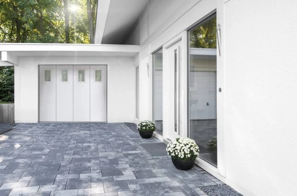 Montage porte de garage PVC battante à Saint-Thual